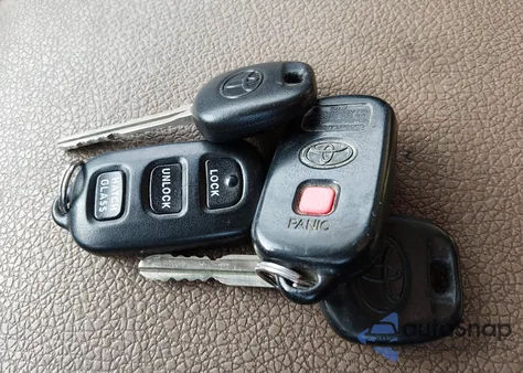 2005 Toyota Matrix Xr from USA, damaged, VIN 2T1KR32E15C407301